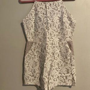 Lace sear sucker romper size medium new with tags
